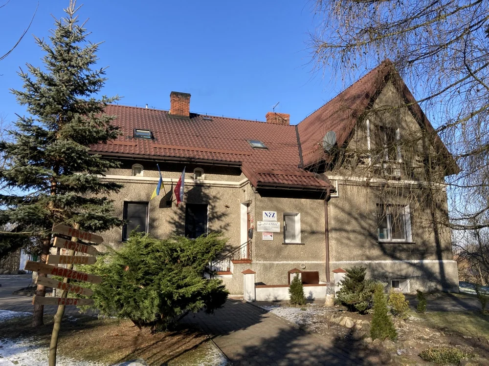 Budynek ośrodka Szansa przy ul. Cmentarnej 18 w Pławniowicach