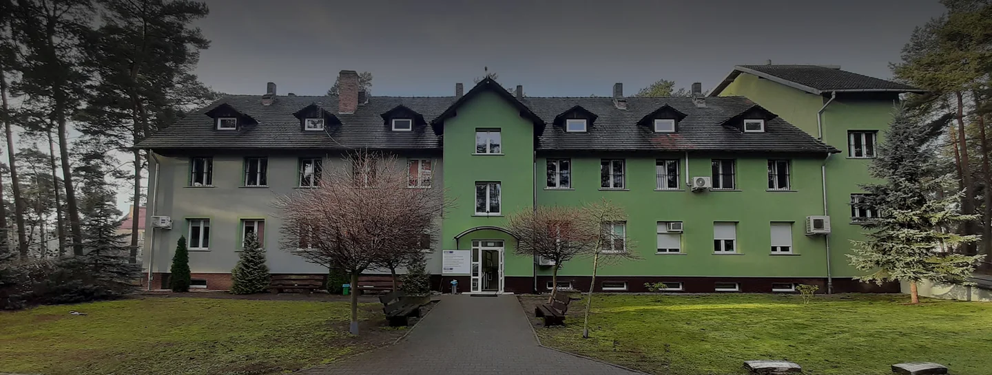 Budynek kompleksu szpitala psychiatrycznego w Ciborzu