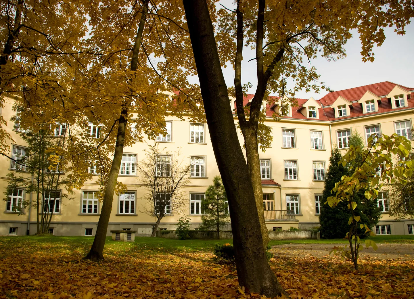 Budynek na terenie kompleksu Szpitala im. Babińskiego w Krakowie